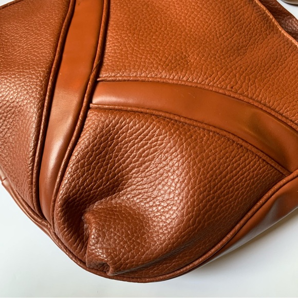 v i n t a g e :: Large Puffy Pebbled Faux Leather Tote Shoulder Bag - Picture 4 of 12